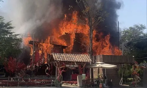 Cháy quán cà phê tại TP.HCM, nhiều tài sản bị thiêu rụi