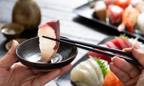 Vì sao người Nhật ăn cá sống mà không sợ nhiễm khuẩn?