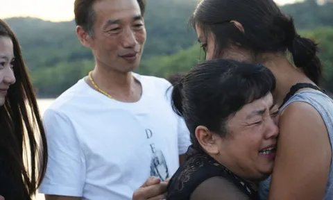 Bé gái bị bỏ rơi được nhận nuôi, 27 năm sau thành tiến sĩ, lương tiền tỷ/năm: Ngày cha mẹ đẻ tìm đến, cô chỉ nói 7 chữ!