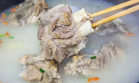 4 loại canh "phá thận" nếu uống nhiều, bác sĩ nhấn mạnh loại đầu tiên có thể gây suy thận, ngưng tim nhanh chóng