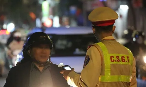 CSGT ra quân thực hiện nhiệm vụ xử lý vi phạm nồng độ cồn