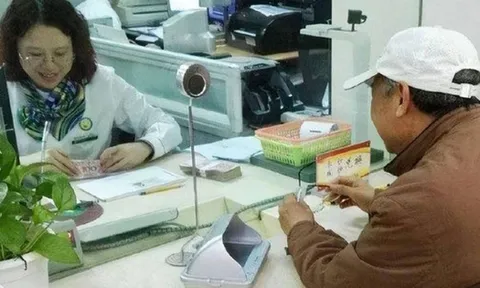 Khách hàng gửi tiết kiệm 7,8 tỷ đồng nhưng tài khoản bị đóng băng: Hơn 1 năm vẫn chưa đòi được tiền!