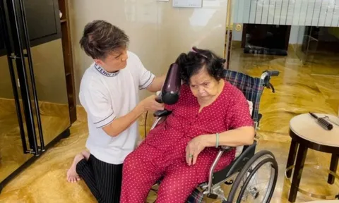 Tình hình mẹ ruột "ông hoàng nhạc Việt"