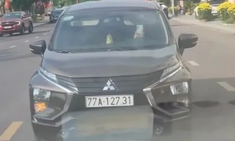 Clip ô tô ngang nhiên dừng án ngữ làn ngược chiều giữa phố biển Quy Nhơn gây bức xúc