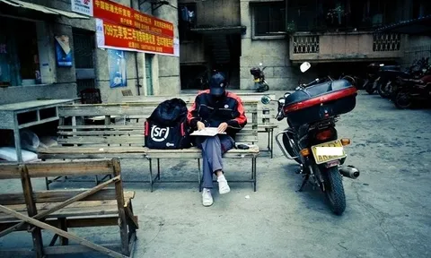 Cụ bà 80 tuổi phát hiện 3,3 tỷ đồng "bốc hơi" khỏi tài khoản không lí do: Cảnh sát vào cuộc chỉ rõ thủ phạm là shiper thân thiết