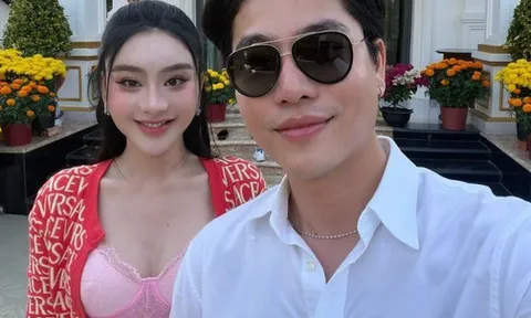 "Ca sĩ chuyển giới" Lâm Khánh Chi công khai hẹn hò ở tuổi U50