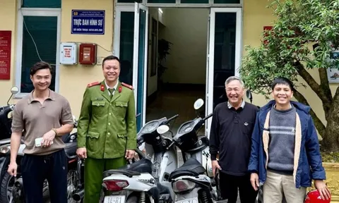 Hai người lạ đi nhầm xe nhau 7 ngày Tết