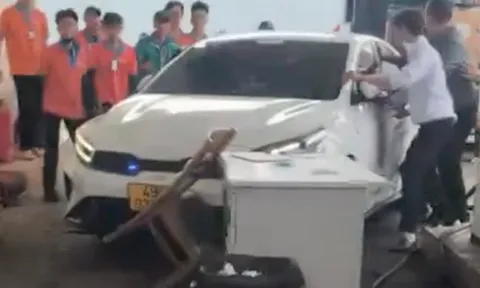 Kinh hoàng nam thanh niên lao ô tô tông thẳng vào nhiều người sau cuộc ẩu đả ở Đà Lạt