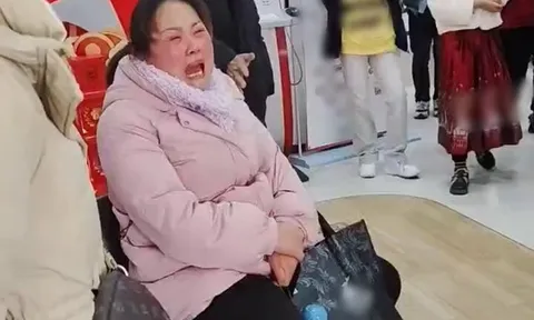 Gửi thêm 12 triệu nữa là có 370 triệu mua vàng, háo hức vượt 1300km lên lại thành phố, ra ngân hàng thì nhân viên nói: “Về nhà mà hỏi chồng chị“