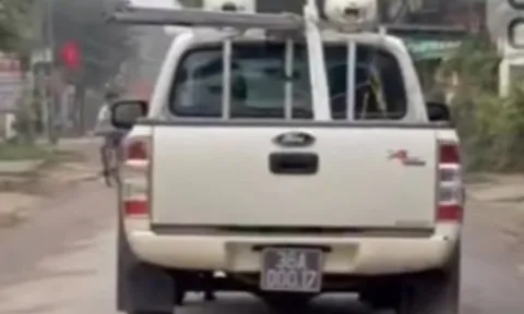 Xe ô tô biển xanh bị phạt 38 triệu đồng đã hết hạn đăng kiểm