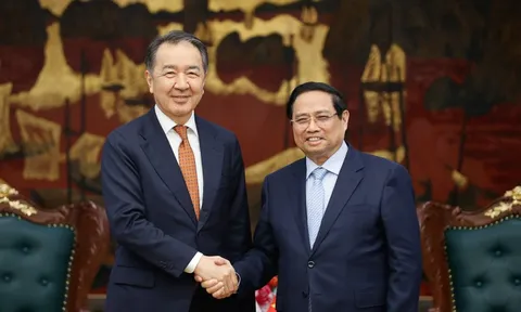 Thủ tướng Phạm Minh Chính tiếp Chủ tịch Hội đồng Ủy ban Kinh tế Á-Âu