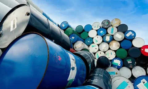 Trung Đông căng thẳng, giá dầu thô chạm đỉnh 8 tháng