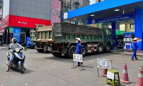 Hà Nội: Doanh nghiệp xăng dầu xin được dừng bán vì hết hàng