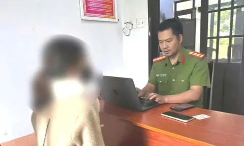 Giao dịch để nhận món hàng chứa 50.000 USD toàn tiền mặt, người phụ nữ Lâm Đồng bị công an điều tra