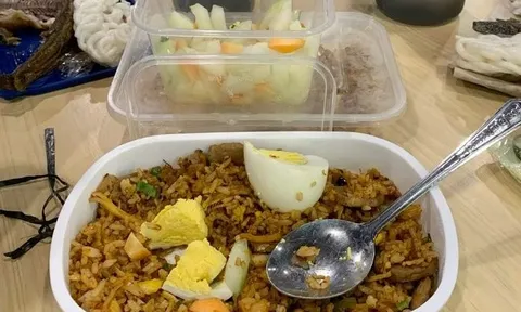 Bác sĩ cảnh báo: Hạt vi nhựa có thể "chất đầy" não nếu làm việc này khi ăn, rất quen với dân văn phòng