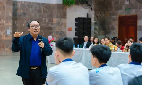 Nhà thơ Trần Đăng Khoa đánh thức trái tim của trẻ nghiện game: "Mẹ không cần một thiên tài ảo, mẹ cần một đứa con tử tế"