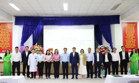 Vietcombank hỗ trợ 1 tỷ đồng thiết bị y tế, trao 200 suất quà tại Hóc Môn và Củ Chi