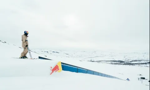 Kỷ lục Guinness: Cú trượt dài nhất trên ống kim loại gây kinh ngạc