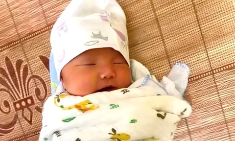 Bé gái 3 ngày tuổi bị bỏ rơi ven đường trong đêm ở Bắc Ninh