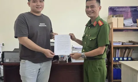 Bất ngờ nhận 1.298.000.000 đồng từ tài khoản lạ, thanh niên TP.HCM lập tức trình báo công an