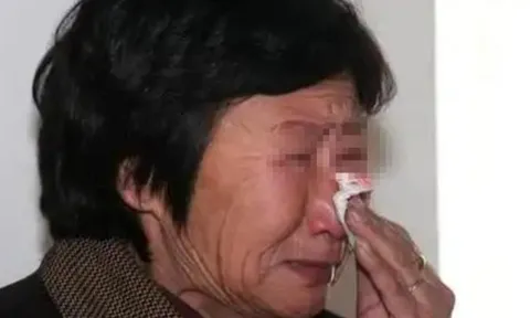 Mẹ tôi nhận lương hưu 19 triệu/tháng nhưng sau 3 năm chỉ có khoản tích cóp vài triệu: 3 cái bẫy tài chính khiến người già mất tiền mà không hay