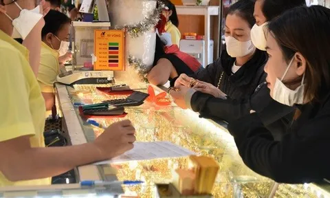 Giá vàng hôm nay, 12-3: Đảo chiều đi xuống