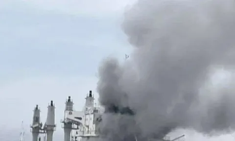 Iran cảnh báo giá dầu có thể lên 200 USD/thùng