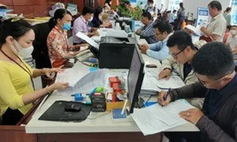 Lương cơ sở dự kiến tăng 8% từ 1-7, những khoản nào sẽ được điều chỉnh theo?