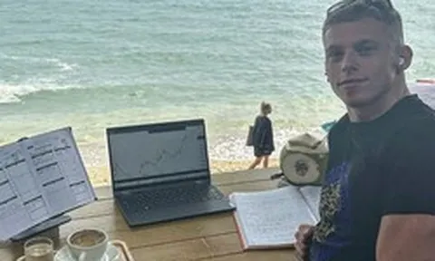 Đứa trẻ từng bị gắn mác "hư nhất nước" trở thành hiệu trưởng ở tuổi 24, kiếm 13 tỷ đồng mỗi năm