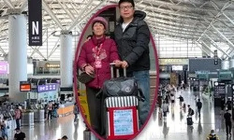 Mẹ vợ mù chữ lần đầu đi máy bay, chàng rể chu đáo dán 'lá thư cầu cứu' lên vali