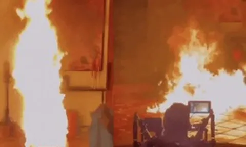 Clip sốc: Katy Perry đang quay MV bị thiêu sống như ngọn đuốc, ekip tá hỏa lao ra dập lửa