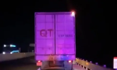 CSGT xử lý 60 tài xế dừng, đỗ trên cao tốc để ngủ, đi vệ sinh