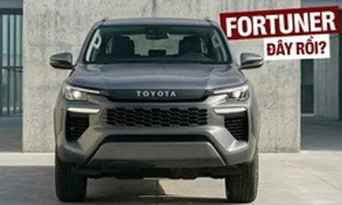 Rộ thêm ảnh 'hot' của Toyota Fortuner 2026: Mặt trước khác hẳn Hilux với đèn LED 2 tầng, nội thất dễ mượn từ Prado, sớm ra mắt năm nay cạnh tranh Everest