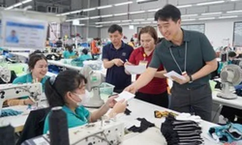 Một công ty may ở Hà Tĩnh chi 650 triệu đồng hỗ trợ tiền xăng cho 1.300 công nhân