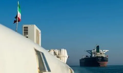 Mỹ bất ngờ tuyên bố có thể gỡ cấm vận với 140 triệu thùng dầu của Iran đang trôi nổi trên biển