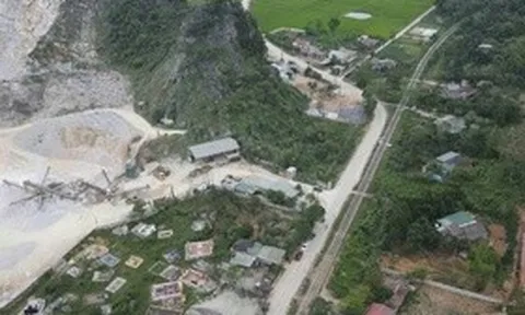 Vụ nổ mìn khiến nhiều nhà dân bị thủng mái: Tạm dừng khai thác mỏ đá