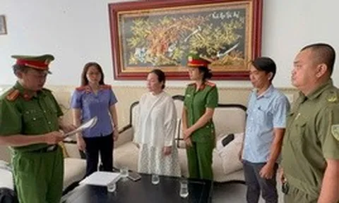 CLIP: Công an TPHCM khám xét nhà doanh nhân Nguyễn Ngọc Tiền