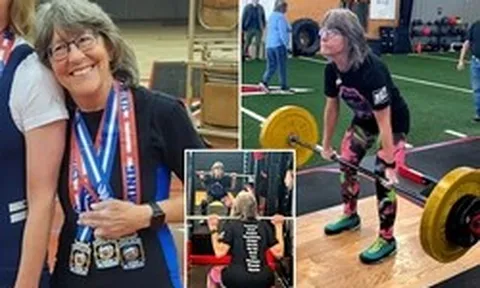 Cụ bà U70 vẫn chinh phục đỉnh cao cử tạ sau tai nạn gãy xương