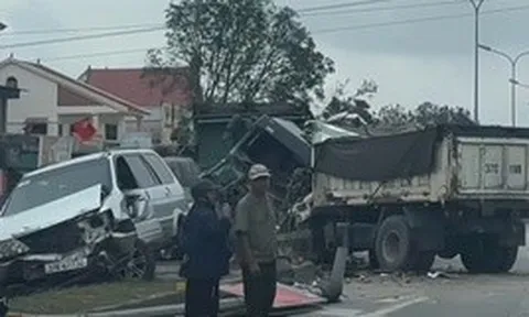 Ba xe ô tô tông liên hoàn, tài xế xe tải tử vong trong cabin