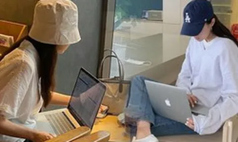 "Ai mà biết lúc nào bị đuổi" - thời thế thay đổi, dân văn phòng quyết "chân trong chân ngoài", làm từ sáng đến đêm tìm đường lui cho mình