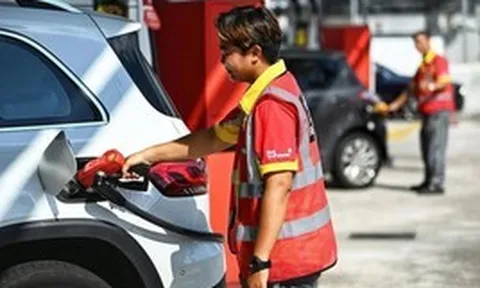 Giá xăng tăng lên gần 80.000 đồng/lít, quốc gia nhỏ nhất Đông Nam Á ứng phó thế nào với khủng hoảng?