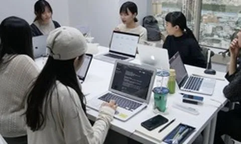 3 ngày đồng nghiệp vay tiền 1 lần, mỗi lần 300-400 ngàn, tôi nhất quyết từ chối: Thà vay tiền triệu không nói, đằng này…