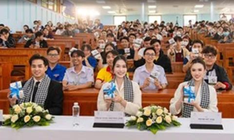 Các hoa á hậu, nghệ sĩ chia sẻ hành trình theo đuổi đam mê với sinh viên