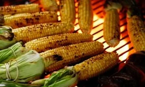 Ngô ngọt hay ngô nếp: Lượng calo chênh lệch gấp 10 lần, chọn loại nào để giảm cân hiệu quả?