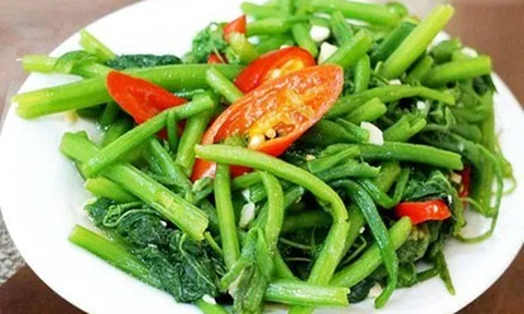 Loại rau xào tỏi vạn người mê, "nhẹ bụng mà nhiều giá trị"