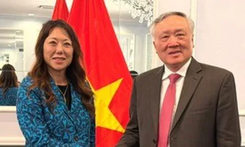 Phó Thủ tướng Thường trực Nguyễn Hòa Bình tiếp Bộ trưởng Tài chính bang California