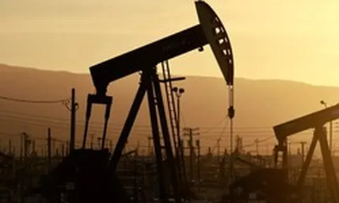 Sáng nay, giá dầu thế giới vượt 115 USD/thùng khi lực lượng Houthi tham chiến, Mỹ điều thêm quân đến Trung Đông