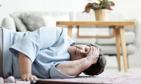 Vợ chồng U65 có lương hưu không nhỏ vẫn làm việc quần quật để tiết kiệm, dưỡng già, đến lúc ngã bệnh mới bật khóc: Tôi hối hận rồi!