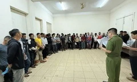 Cảnh sát bất ngờ đột kích hồ câu Lĩnh Đinh, đưa hàng chục"cần thủ" về trụ sở làm việc