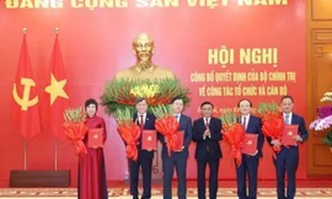 Công bố Quyết định của Bộ Chính trị về công tác tổ chức và cán bộ của 5 cơ quan